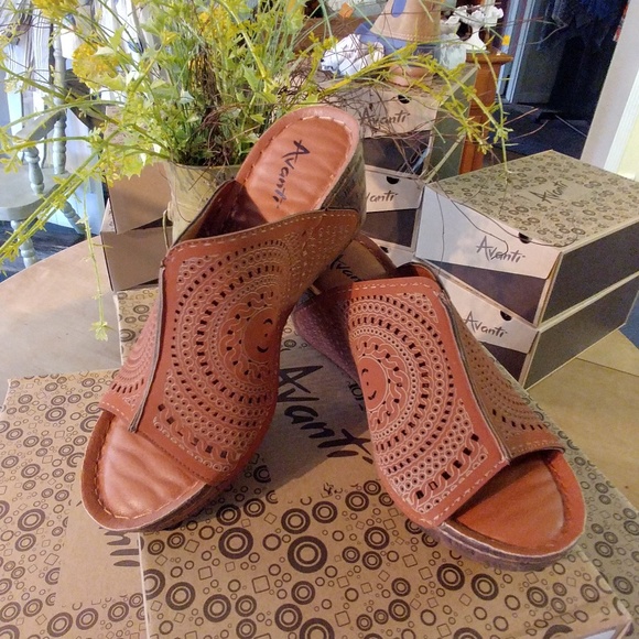 Avanti "Krissy" Wedge Heel Mule - Picture 2 of 4